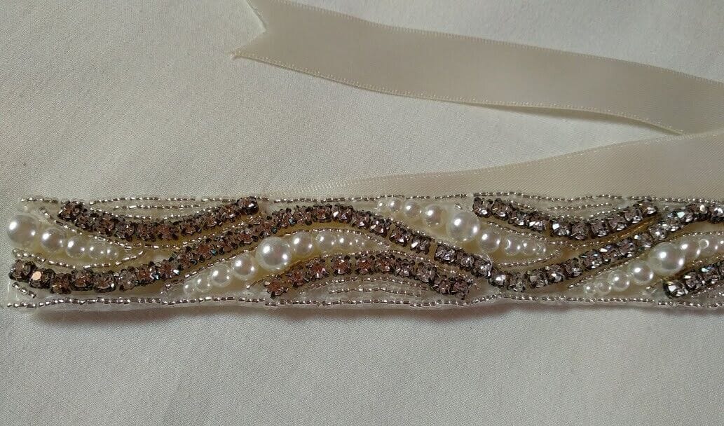 Diadema tiara con cinta similes y perlas Novia Nueva - Imagen 5