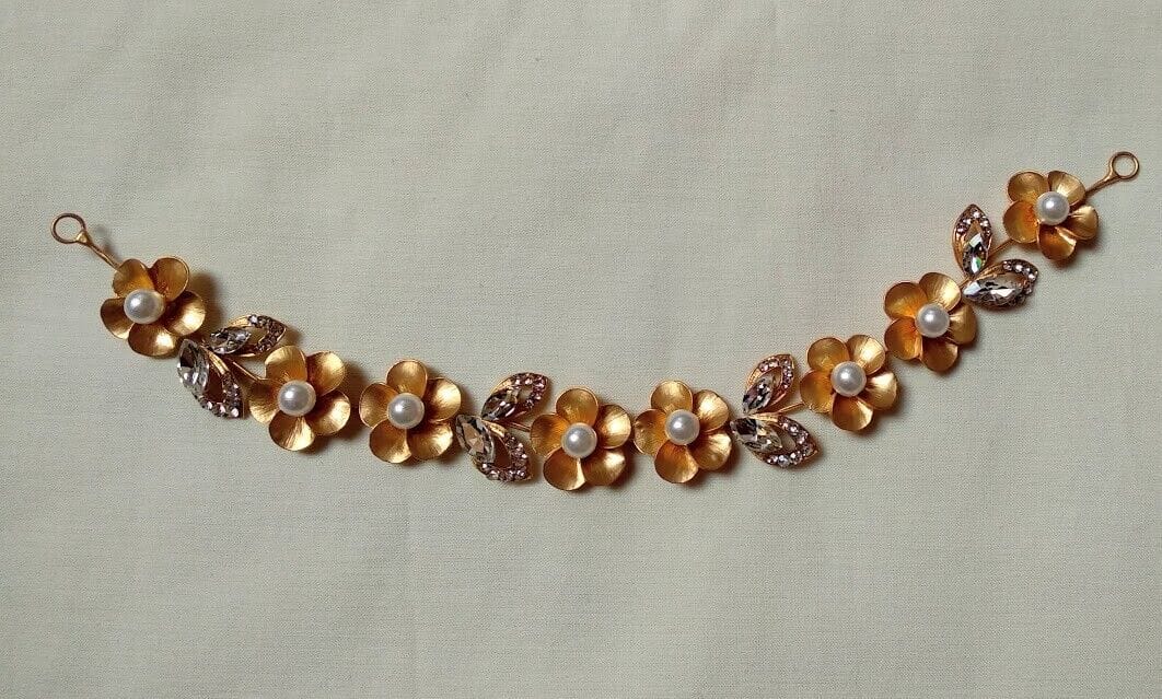 Tocado aderezo tiara dorada con perlas y cristales Nuevo