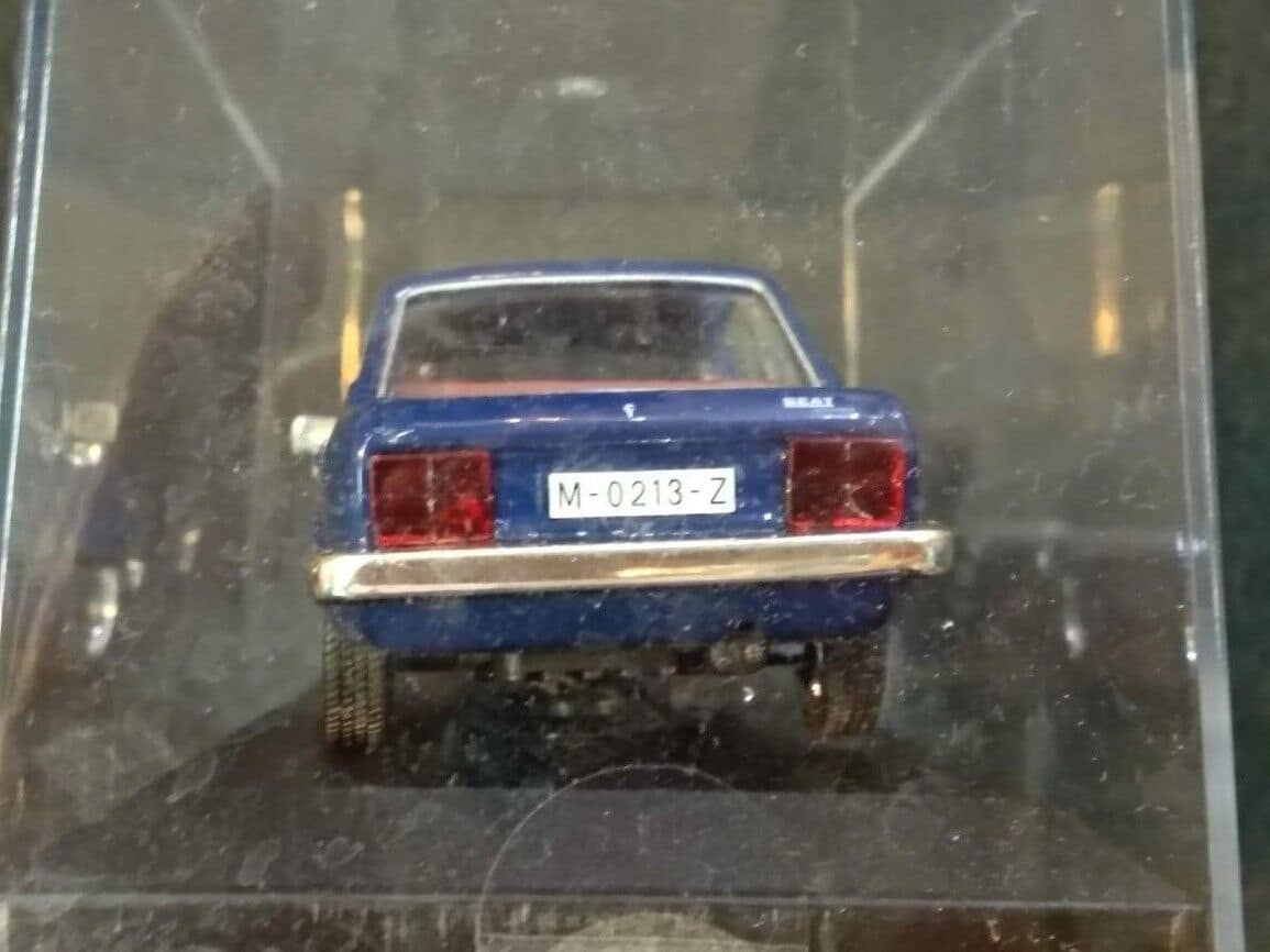 Seat 132 (1973) color azul nuevo y con caja escala 1/43. - Imagen 4