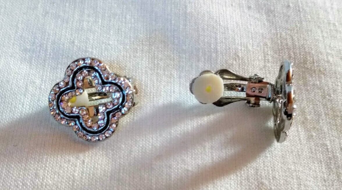 Pendientes mujer bisuteria plateados con cierre de clip - Imagen 3