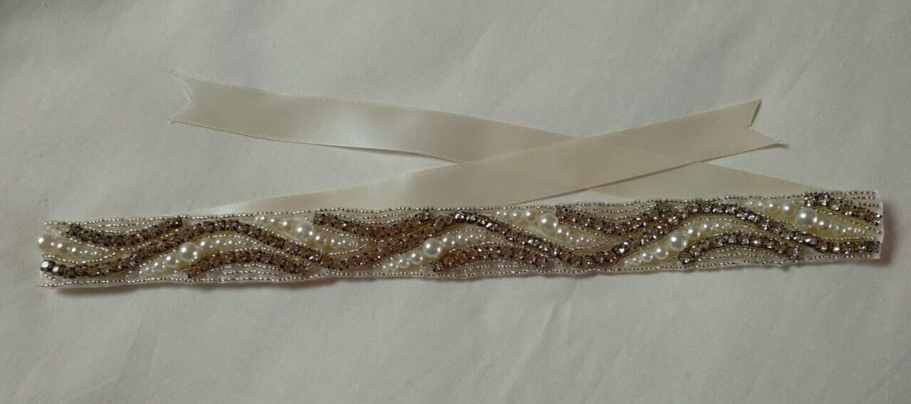 Diadema tiara con cinta similes y perlas Novia Nueva