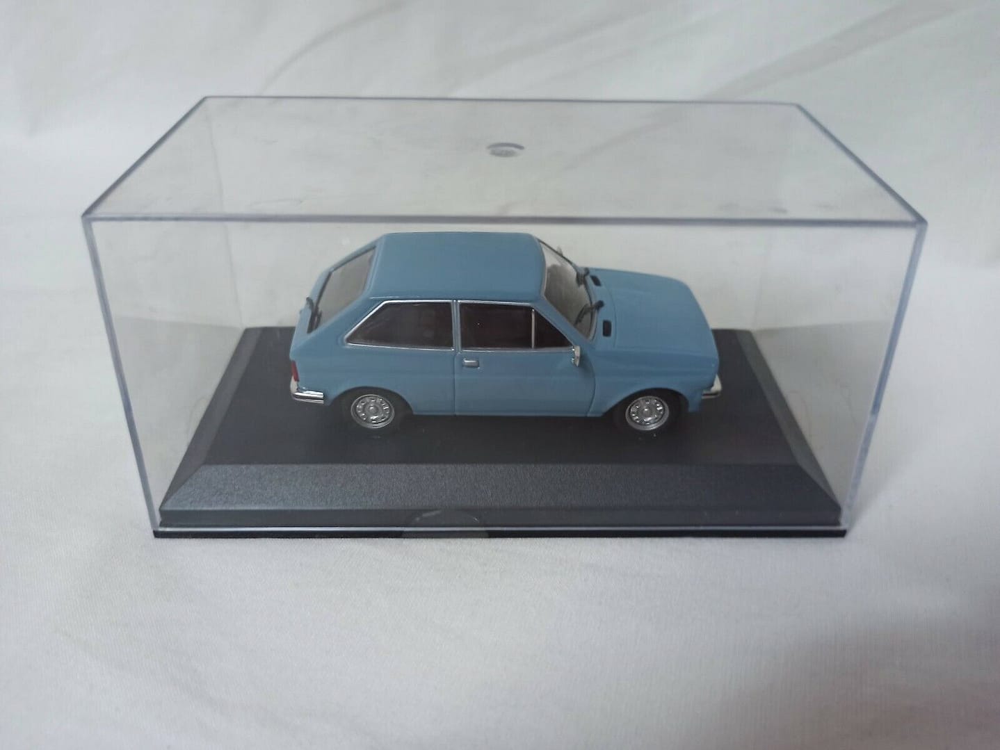 FORD FIESTA  1972 esc 1/43 colección Altaya Nuevo y precintado con caja (144) - Imagen 3