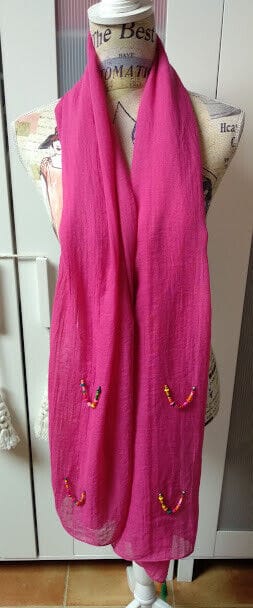 Fular color rosa con abalorios en los extremos(134)