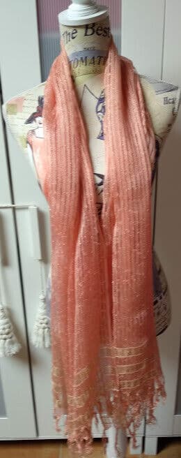 Fular viscosa en bonito color salmon con flecos(134)