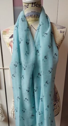 Fular  viscosa con estampado de anclas en color azul (134)