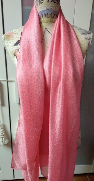 Fular 30% seda y 70% viscosa en bonito color coral (134)