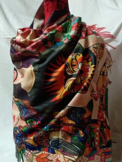 Pasmina Cashmere estampado trio chicasNuevo con etiquetas (105)