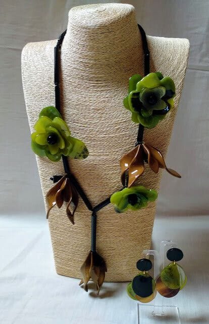 Collar y pendientes a juego en resina tipo bohemio muy ligero Nuevo