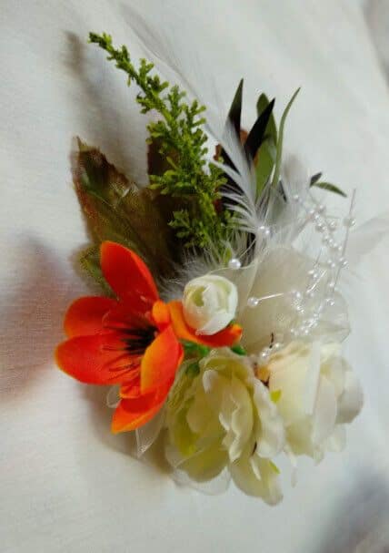 Tocado broche mujer flores tela combinando colores  blanco y naranja Nuevo - Imagen 5