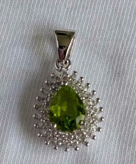 Colgante forma lagrima piedra verde  en Plata de Ley rodiada 925 Nuevo