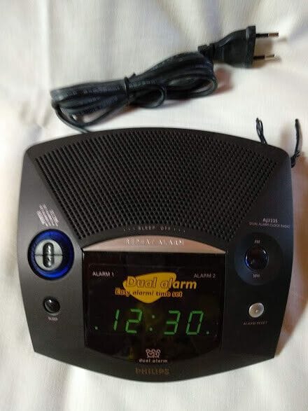 RADIO DESPERTADOR  PHILIPS VINTAGE NUEVO Y CON CAJA A LA RED Y PILA - Imagen 3