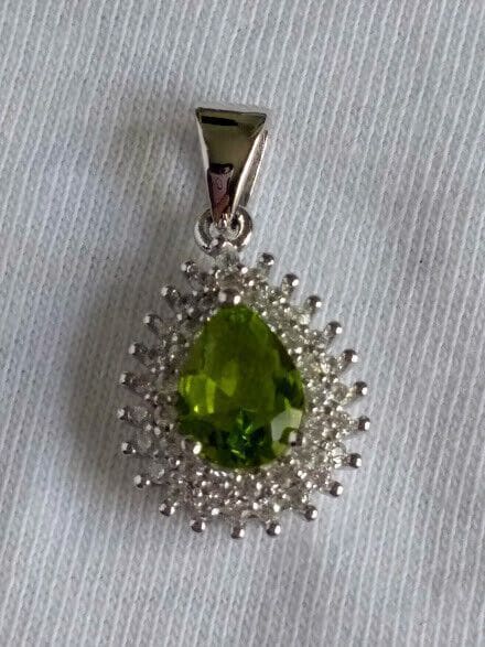 Colgante forma lagrima piedra verde en Plata de Ley rodiada 925 Nuevo