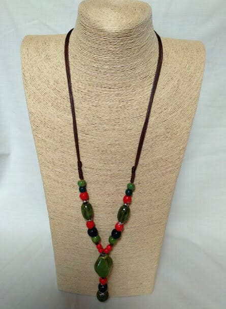 Collar étnico mujer combinando cuentas de ceramica tonos verdes y coral Nuevo