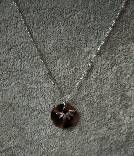 Collar gargantilla  acero antialergico con colgante hojas Nuevos (106)