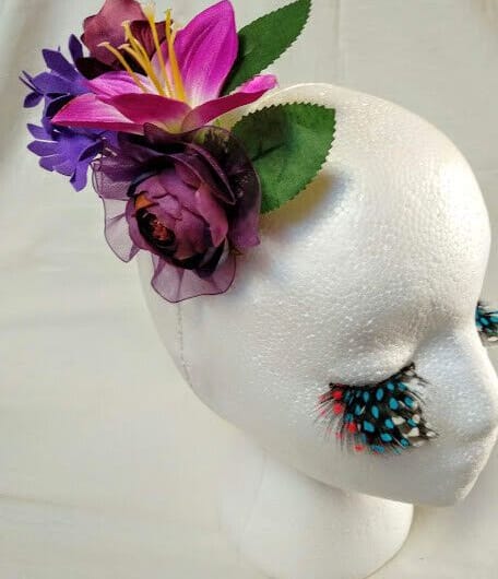 Tocado broche mujer flores tela combinando colores morados Nuevo