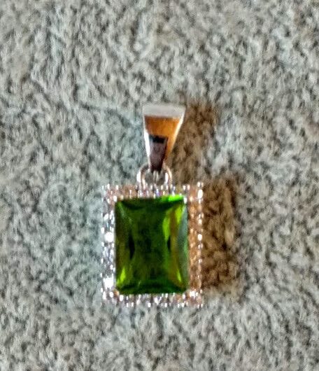 Colgante rectangular piedra verde tallada Plata de Ley rodiada 925 Nuevo (106)