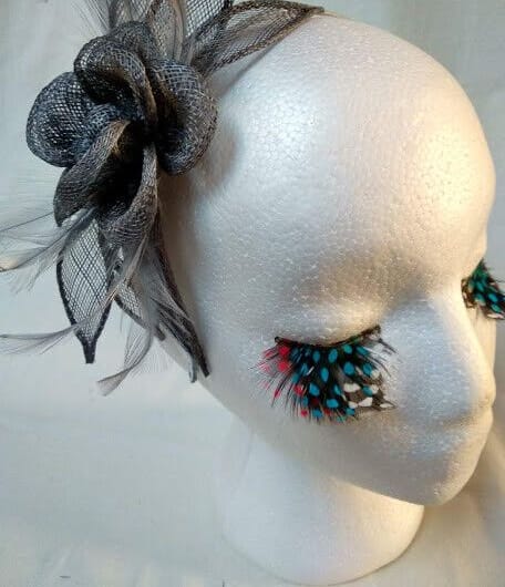 Tocado diadema para ceremonia mujer combinado rafia y plumas color gris