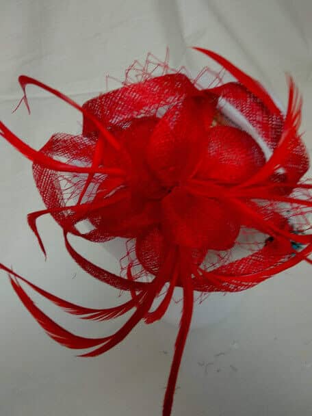 Tocado broche para ceremonia mujer combinado rafia y plumas color rojo - Imagen 3