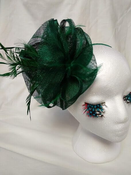 Tocado diadema para ceremonia mujer combinado rafia y plumas color verde