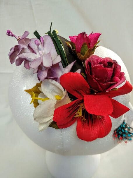 Tocado broche mujer flores tela combinando tonos rojos,blancos y lilas Nuevo - Imagen 3