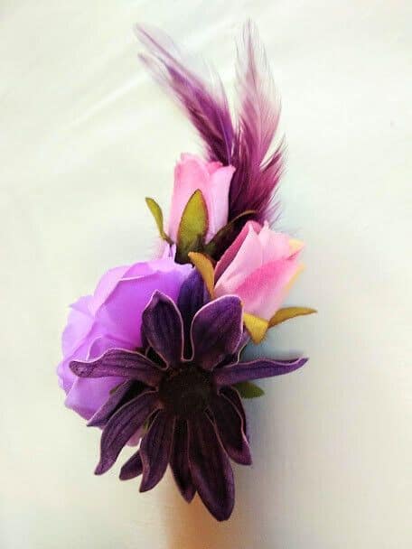 Tocado broche mujer flores tela y plumas en tonos morados Nuevo - Imagen 5