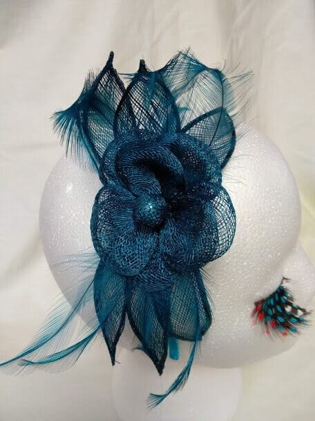 Tocado diadema para ceremonia mujer combinado rafia y plumas color azul turquesa - Imagen 3