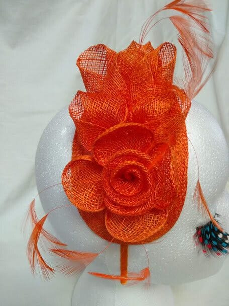Tocado diadema para ceremonia mujer combinado rafia y plumas color naranja - Imagen 3