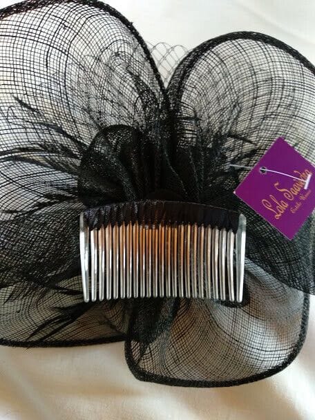 Tocado para ceremonia mujer combinado rafia y plumas negro - Imagen 4