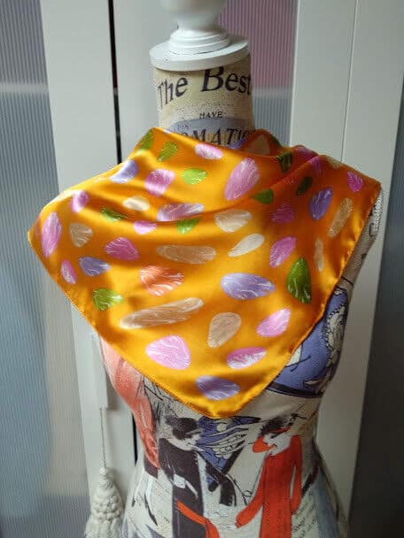 Pañuelo de seda mujer cuadrado Nuevo con etiquetas (135) - Imagen 4