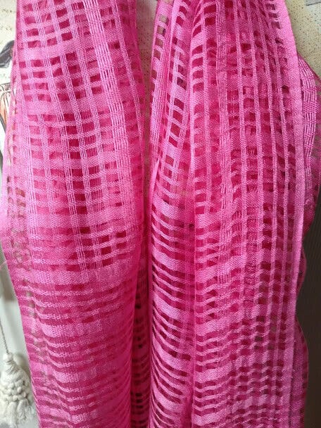 Fular viscosa en bonito color rosa  con flecos(134) - Imagen 3