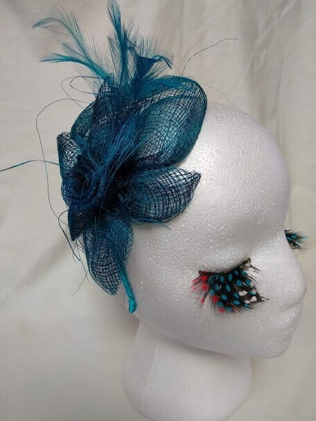 Tocado diadema para ceremonia mujer combinado rafia y plumas color azul turquesa