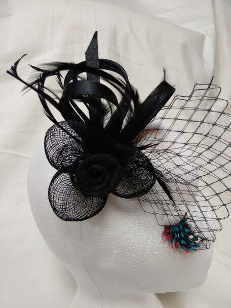 Tocado broche para ceremonia mujer combinado rafia y plumas color negro - Imagen 3