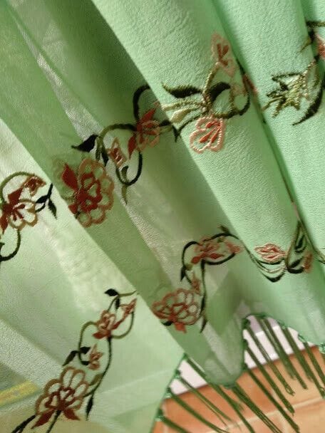 Fular liso color verde con bordado en los extremos (134) - Imagen 4