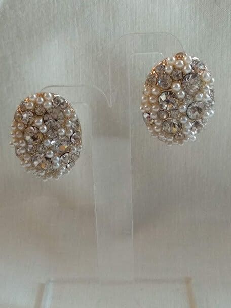 Pendientes bisutería dorados con perlas y símiles blancos cierre de clip(106) - Imagen 3
