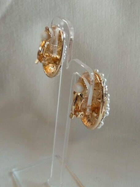 Pendientes bisutería dorados con perlas y símiles blancos cierre de clip(106) - Imagen 5