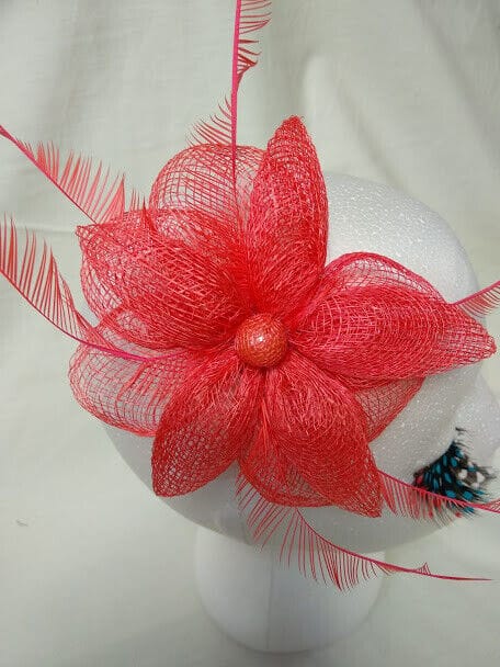 Tocado broche para ceremonia mujer combinado rafia y plumas color naranja - Imagen 3