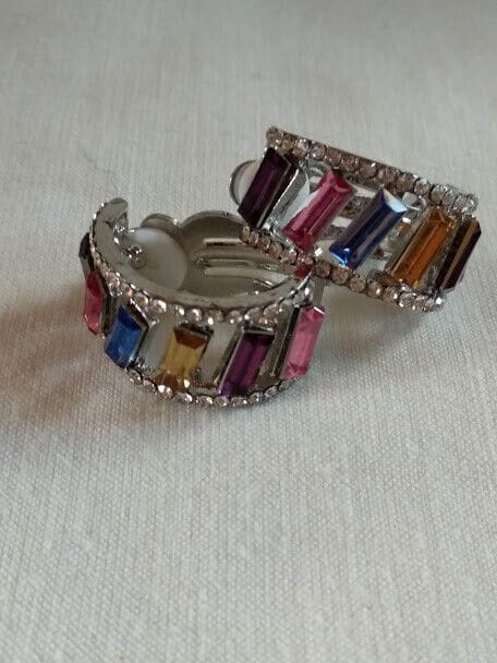 Pendientes bisutería plateados con cristales multicolor cierre de clip(106)