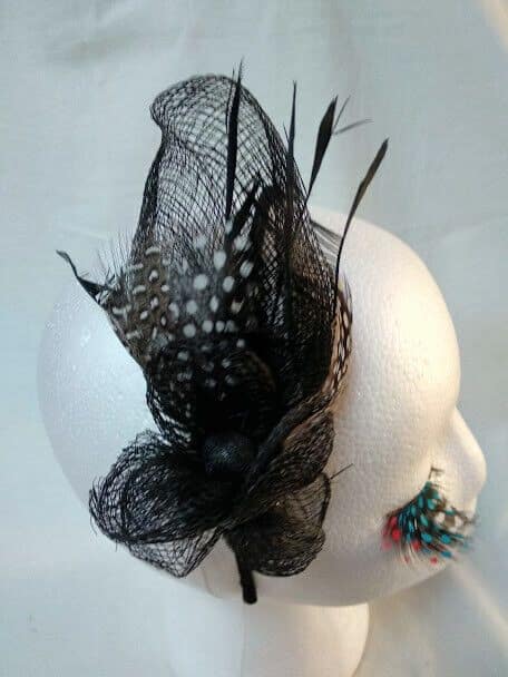 Tocado diadema para ceremonia mujer combinado rafia y plumas color negro - Imagen 3