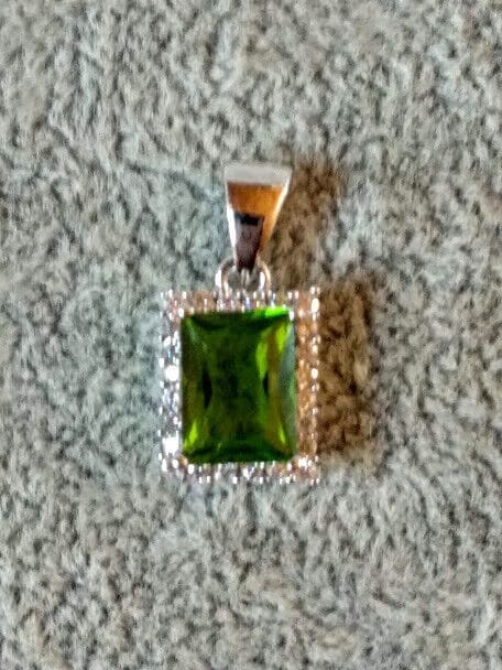 Colgante rectangular piedra verde tallada Plata de Ley rodiada 925 Nuevo (106)