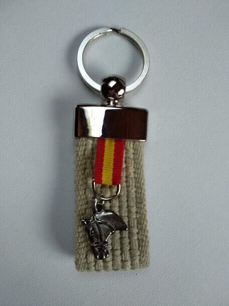 Llavero con cabeza de caballo y cinta  colores bandera de España  Nuevo (102)