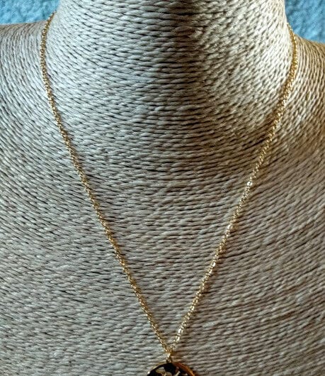 Collar gargantilla acero antialergico con colgante color dorado Nuevos (106)