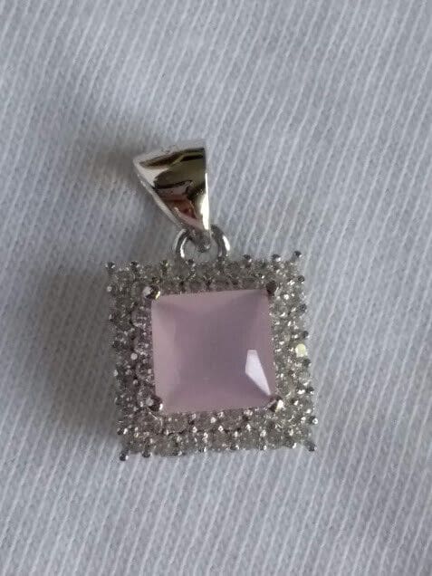 Colgante cuadrado piedra rosa  en Plata de Ley rodiada 925 Nuevo