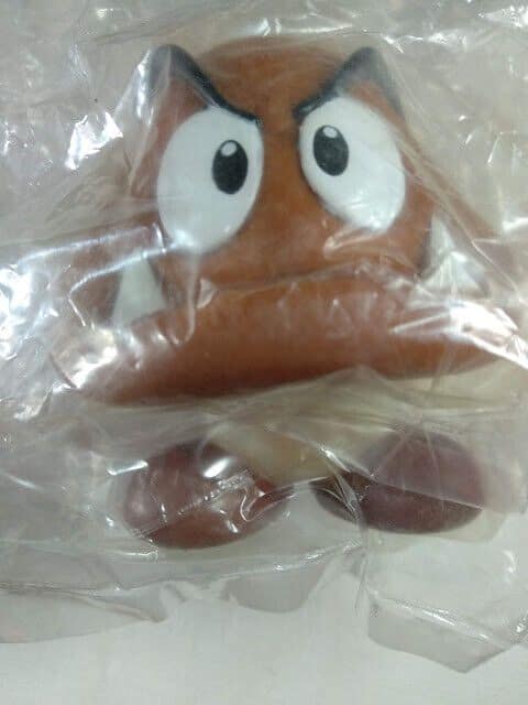 Super Mario Land 3D Figura colección GOOMBA juego oficial Nuevo y precintado - Imagen 3