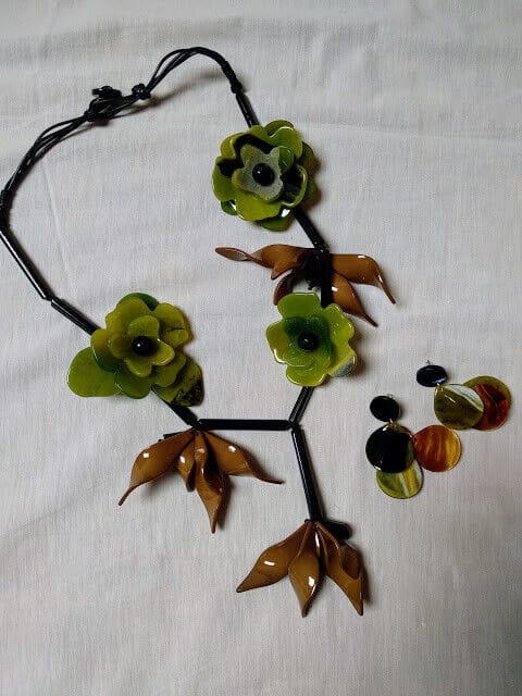 Collar y pendientes a juego en resina tipo bohemio muy ligero Nuevo - Imagen 4