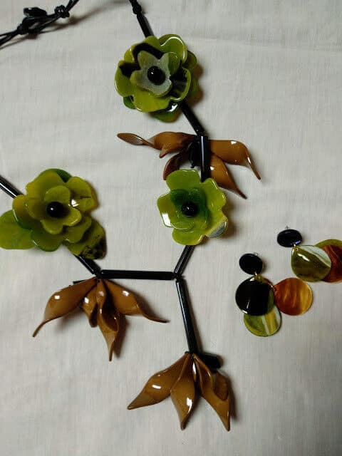 Collar y pendientes a juego en resina tipo bohemio muy ligero Nuevo - Imagen 5