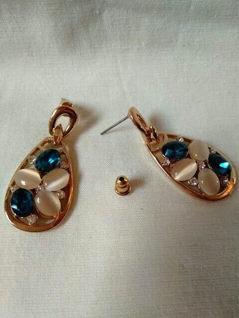 Pendientes mujer bisutería dorados piedras cierre presión Nuevos - Imagen 3