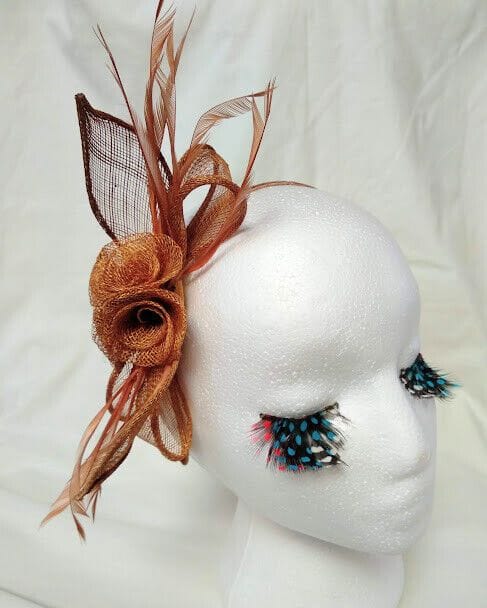 Tocado diadema para ceremonia mujer combinado rafia y plumas color marrón claro