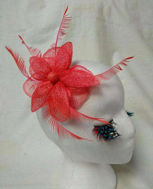 Tocado broche para ceremonia mujer combinado rafia y plumas color naranja