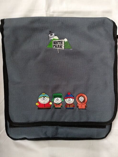 Bolso tipo mensajero textil bordado South Park Nuevo Colección (124)