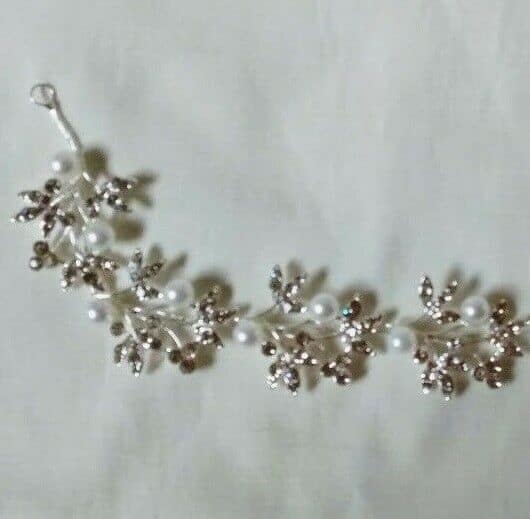 Tocado aderezo tiara plateado con perlas y símiles blancos Nuevo